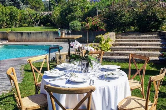 Location de tables et chaises pour diner de mariage Avignon 